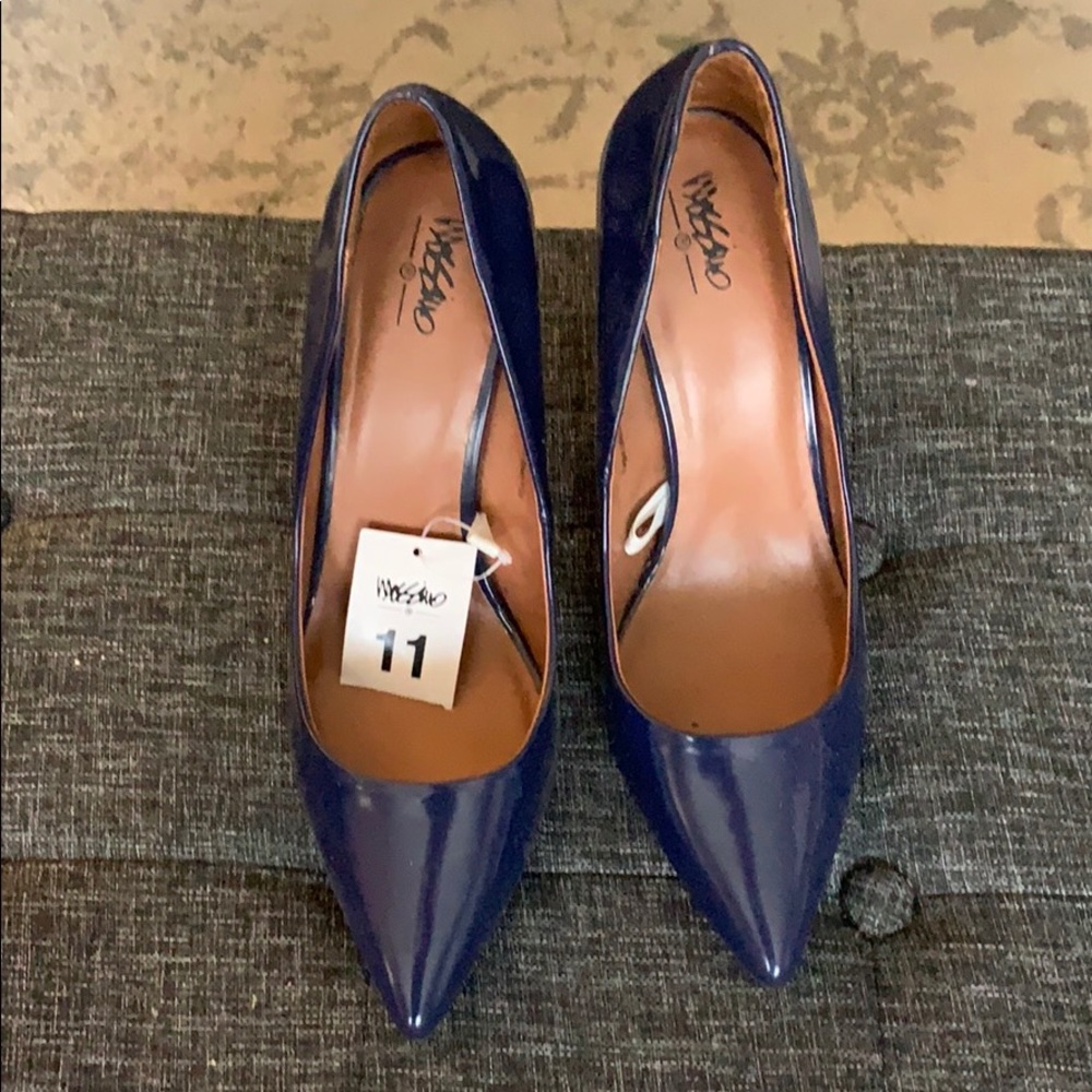 Navy blue heel